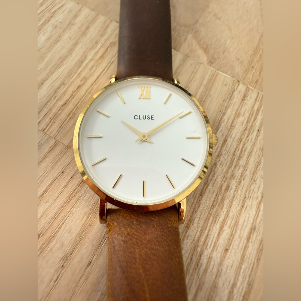 Cluse ladies gold tone brown leather watch NEW BATTERY
